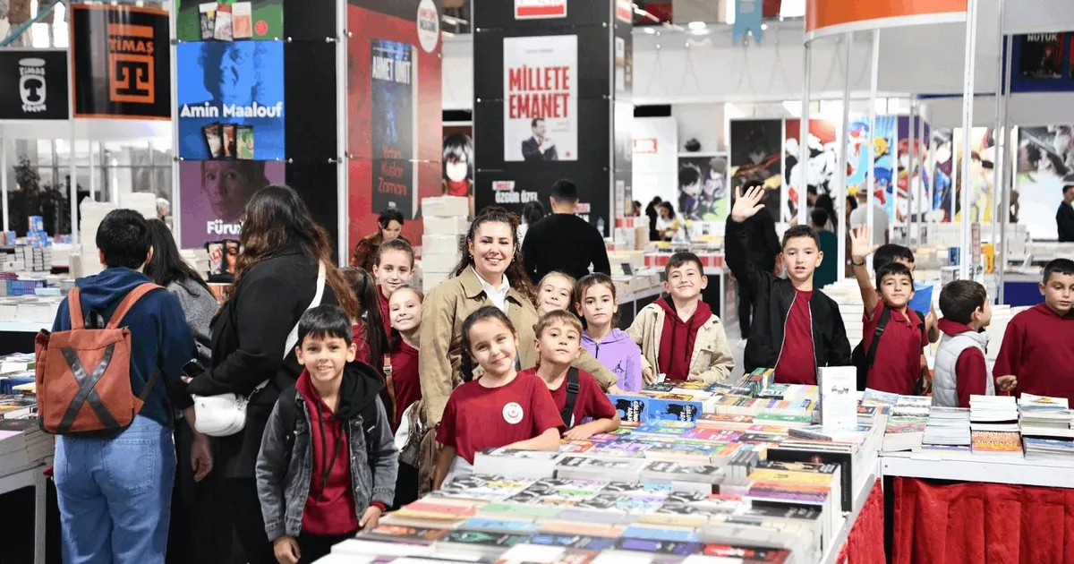 balikesirli ogrencilerden kitap fuarina tam not XxnAJ7Tm.webp