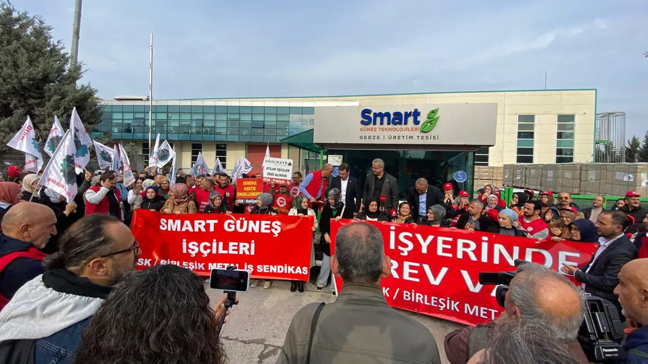 smart solarda isciler dusuk zam dayatmasina karsi grevde KfUUJ1eb.jpg