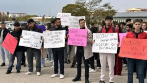 vanda universite ogrencileri rojin kabais icin yurudu SvclKeiZ.jpg