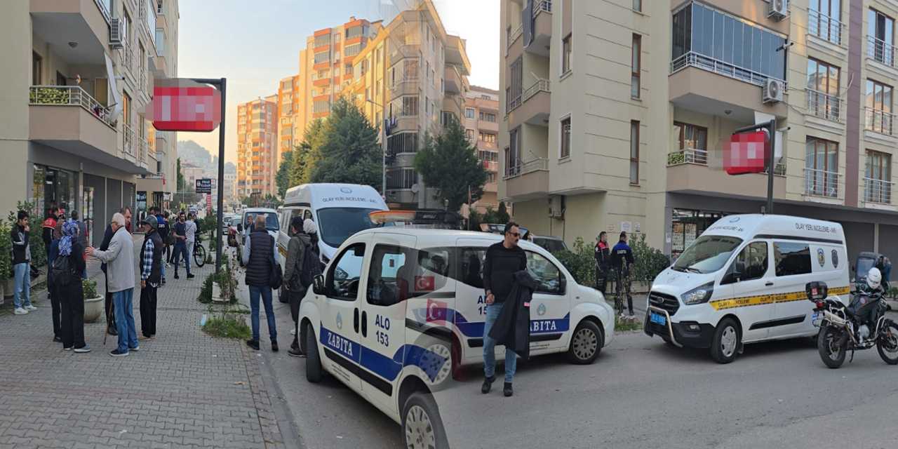 markette dehset anlari eski esine bicakla saldirdi 7TqrkCCv.jpg