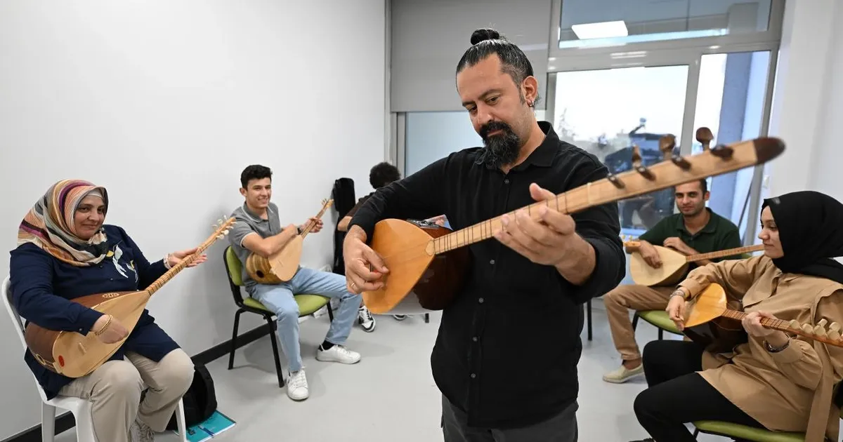 mersinde ucretsiz enstruman kurslarina yogun ilgi zHWs1e4x.webp