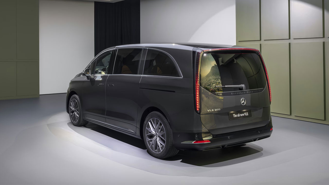 Mercedes-Benz VLE sahneye çıktı: 700 km’yi aşan menzil, 800 volt hızlı şarj